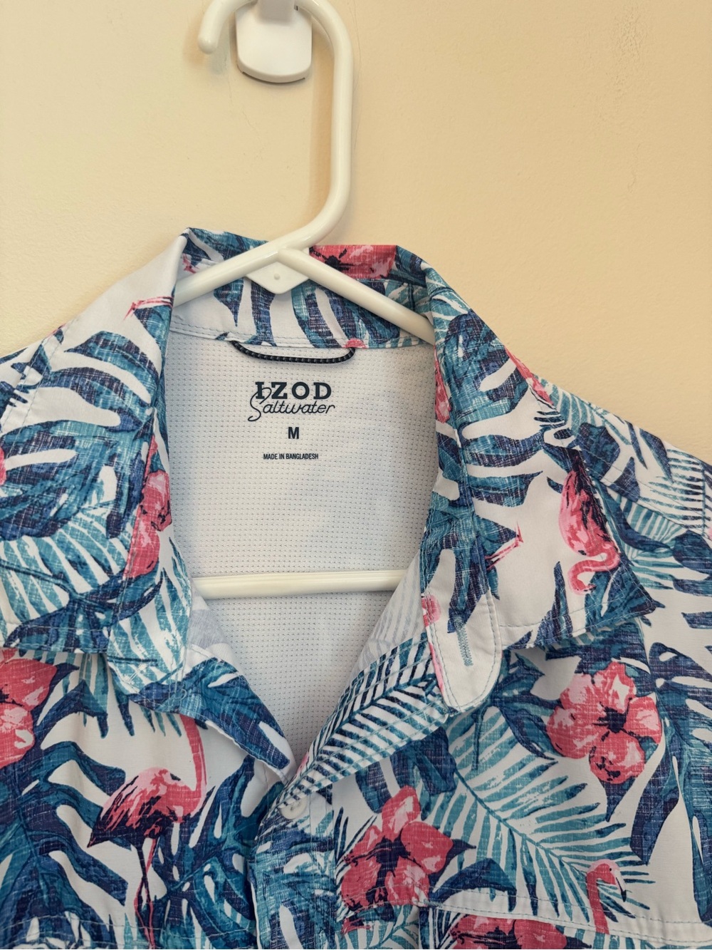 IZOD Saltwater Vented Fishing Shirt Men’s Medium Flamingo Tropical Button Up - Picture 3 of 6